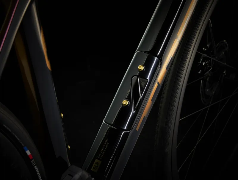 Trek Domane SLR 7 AXS Gen 4 Road Bike 2025 in Axinite Flip/Trek Black-3